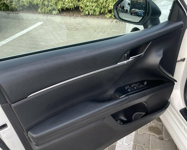 Белый Тойота Камри, объемом двигателя 2.49 л и пробегом 143 тыс. км за 17600 $, фото 12 на Automoto.ua