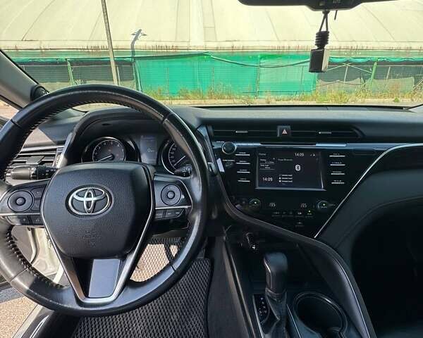 Белый Тойота Камри, объемом двигателя 2.49 л и пробегом 153 тыс. км за 19800 $, фото 13 на Automoto.ua