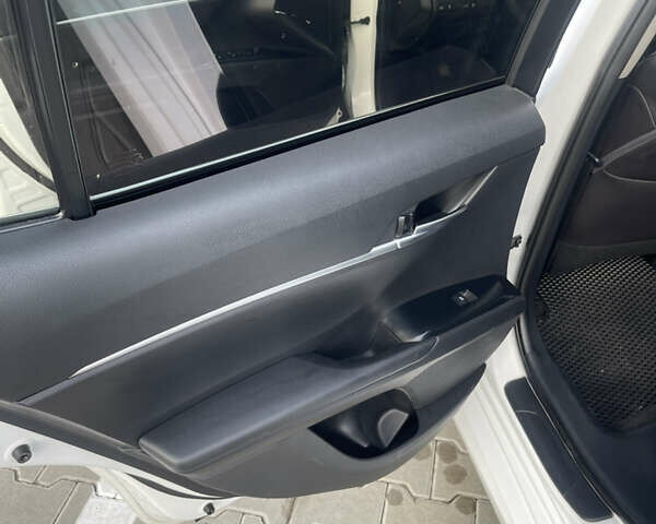 Белый Тойота Камри, объемом двигателя 2.49 л и пробегом 143 тыс. км за 17600 $, фото 15 на Automoto.ua