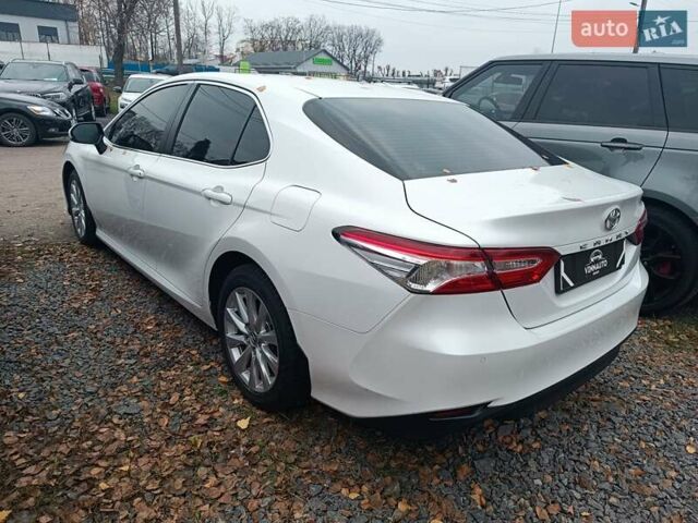Белый Тойота Камри, объемом двигателя 2.5 л и пробегом 154 тыс. км за 21500 $, фото 3 на Automoto.ua