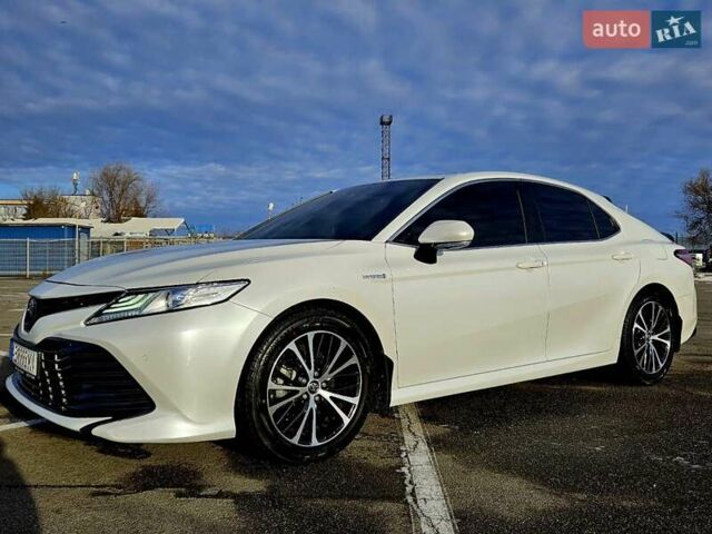 Белый Тойота Камри, объемом двигателя 2.49 л и пробегом 63 тыс. км за 23900 $, фото 2 на Automoto.ua