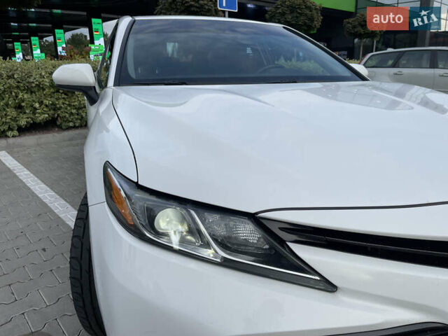 Белый Тойота Камри, объемом двигателя 2.49 л и пробегом 143 тыс. км за 17600 $, фото 7 на Automoto.ua