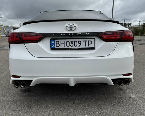 Белый Тойота Камри, объемом двигателя 2.49 л и пробегом 140 тыс. км за 21500 $, фото 19 на Automoto.ua