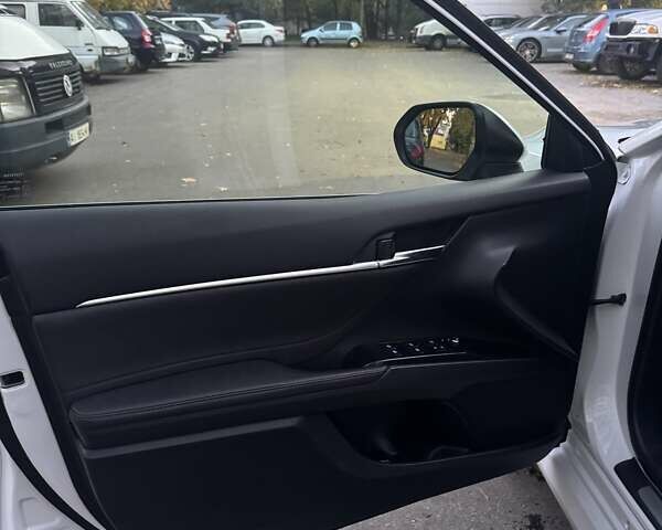 Белый Тойота Камри, объемом двигателя 2.49 л и пробегом 125 тыс. км за 25500 $, фото 11 на Automoto.ua