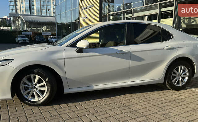 Белый Тойота Камри, объемом двигателя 2.49 л и пробегом 137 тыс. км за 21950 $, фото 2 на Automoto.ua