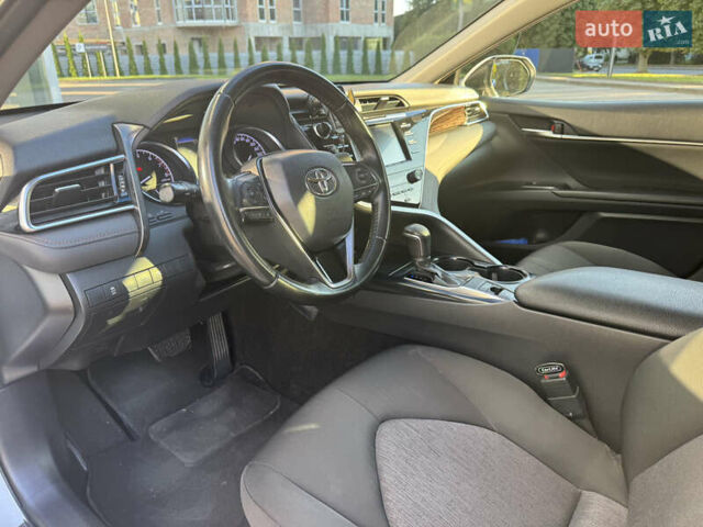 Белый Тойота Камри, объемом двигателя 2.49 л и пробегом 137 тыс. км за 21950 $, фото 21 на Automoto.ua