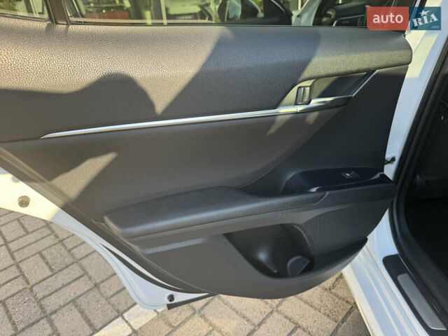 Белый Тойота Камри, объемом двигателя 2.49 л и пробегом 137 тыс. км за 21950 $, фото 23 на Automoto.ua