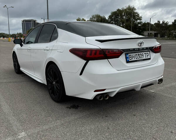 Белый Тойота Камри, объемом двигателя 2.49 л и пробегом 140 тыс. км за 21500 $, фото 8 на Automoto.ua