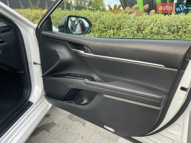 Белый Тойота Камри, объемом двигателя 2.49 л и пробегом 143 тыс. км за 17600 $, фото 18 на Automoto.ua