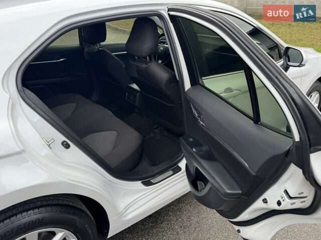 Белый Тойота Камри, объемом двигателя 2.49 л и пробегом 32 тыс. км за 23700 $, фото 26 на Automoto.ua