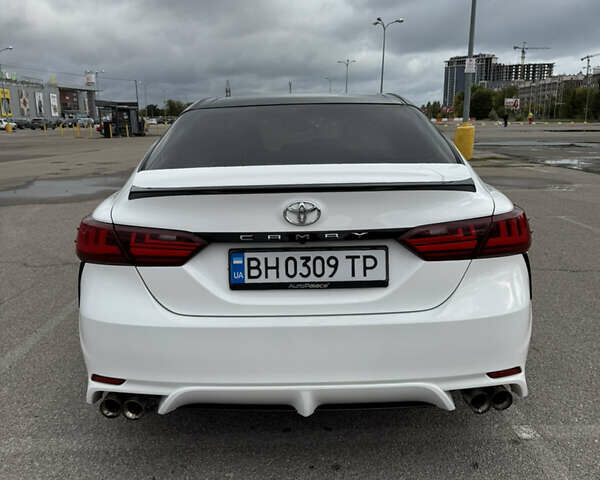 Белый Тойота Камри, объемом двигателя 2.49 л и пробегом 140 тыс. км за 21500 $, фото 7 на Automoto.ua