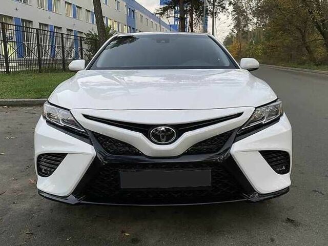 Білий Тойота Камрі, об'ємом двигуна 2.5 л та пробігом 95 тис. км за 17400 $, фото 1 на Automoto.ua