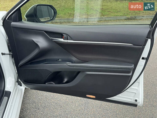 Белый Тойота Камри, объемом двигателя 2.49 л и пробегом 32 тыс. км за 23700 $, фото 30 на Automoto.ua