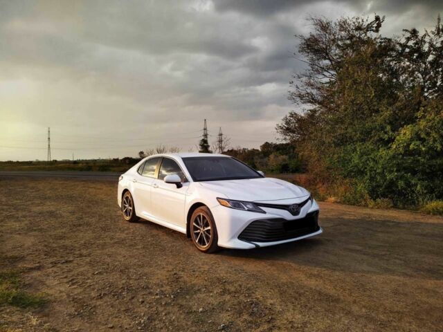 Белый Тойота Камри, объемом двигателя 2.5 л и пробегом 100 тыс. км за 22000 $, фото 3 на Automoto.ua