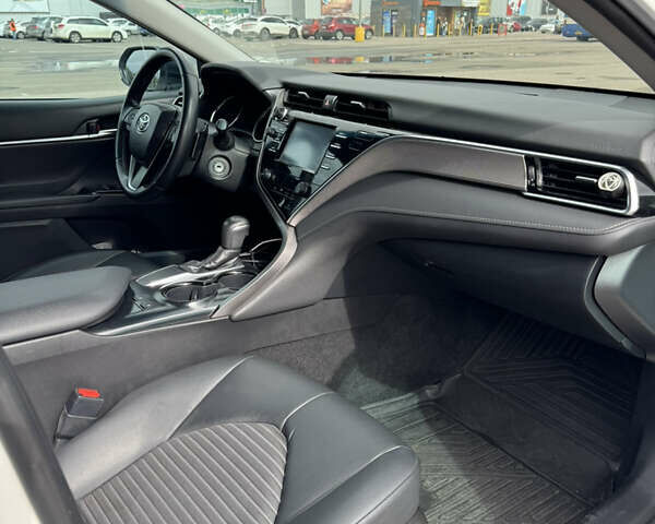 Белый Тойота Камри, объемом двигателя 2.49 л и пробегом 140 тыс. км за 21500 $, фото 14 на Automoto.ua