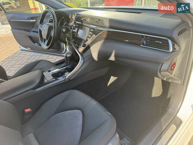 Белый Тойота Камри, объемом двигателя 2.49 л и пробегом 137 тыс. км за 21950 $, фото 30 на Automoto.ua