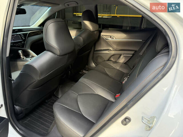 Белый Тойота Камри, объемом двигателя 2.49 л и пробегом 175 тыс. км за 21500 $, фото 12 на Automoto.ua