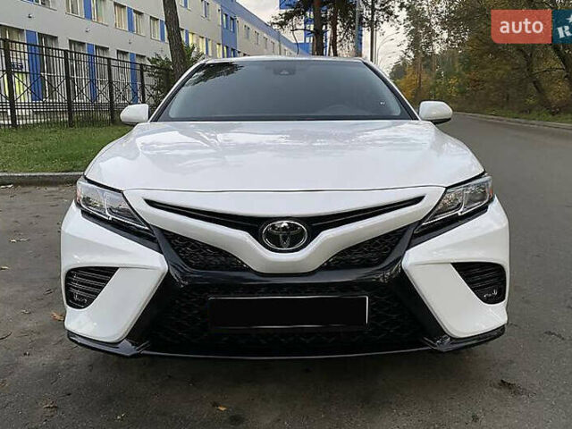 Білий Тойота Камрі, об'ємом двигуна 2.49 л та пробігом 95 тис. км за 19400 $, фото 1 на Automoto.ua