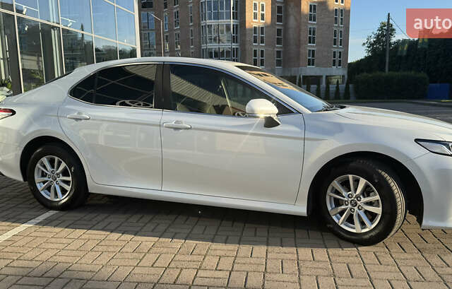 Белый Тойота Камри, объемом двигателя 2.49 л и пробегом 137 тыс. км за 21950 $, фото 7 на Automoto.ua