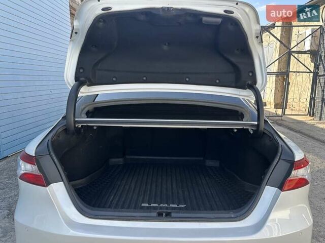 Белый Тойота Камри, объемом двигателя 2.49 л и пробегом 221 тыс. км за 17800 $, фото 15 на Automoto.ua