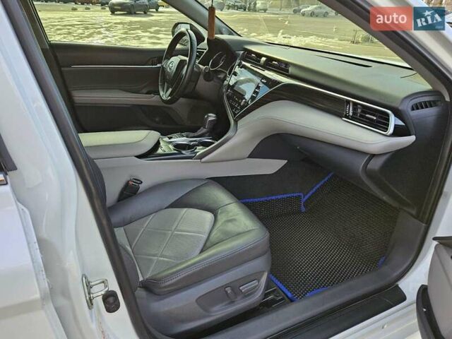 Белый Тойота Камри, объемом двигателя 2.49 л и пробегом 63 тыс. км за 23900 $, фото 27 на Automoto.ua
