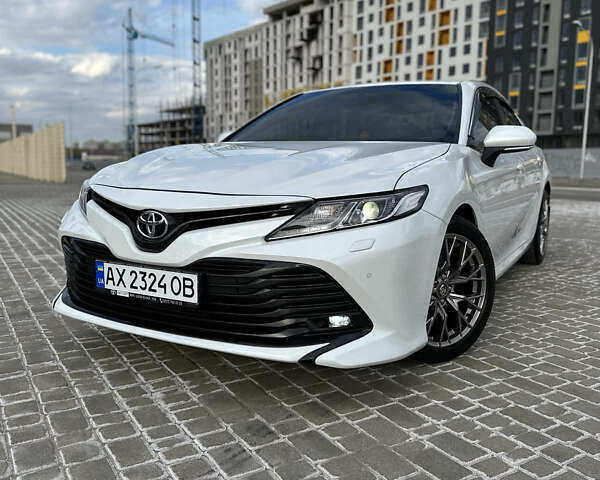 Белый Тойота Камри, объемом двигателя 2.49 л и пробегом 157 тыс. км за 22900 $, фото 2 на Automoto.ua