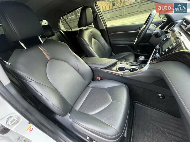 Белый Тойота Камри, объемом двигателя 2.49 л и пробегом 94 тыс. км за 25000 $, фото 18 на Automoto.ua