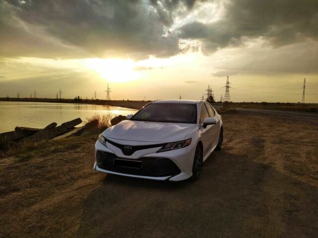 Белый Тойота Камри, объемом двигателя 2.5 л и пробегом 100 тыс. км за 22000 $, фото 2 на Automoto.ua