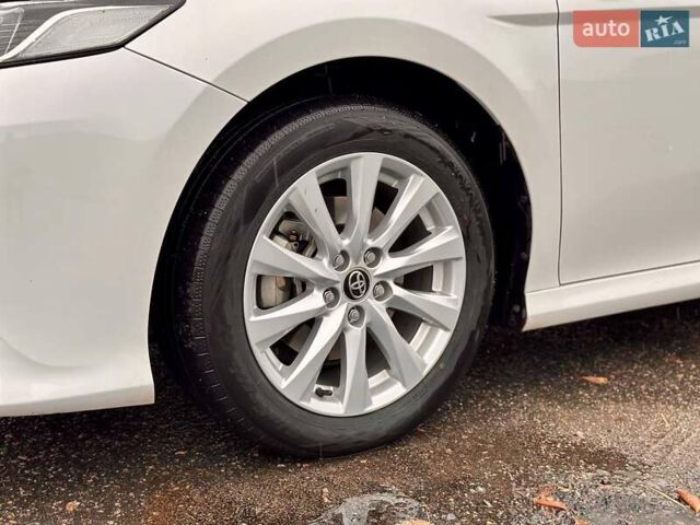 Тойота Камри 2019 в Днепре (Днепропетровске) на Automoto.ua Белый Тойота Камри, объемом двигателя 2.49 л и пробегом 78 тыс. км за 20999 $, фото 10 на Automoto.ua