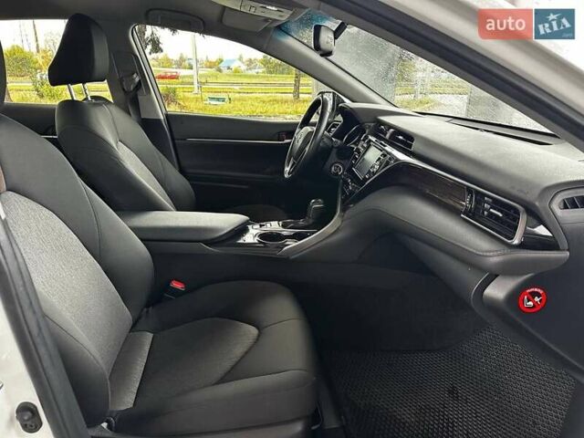 Тойота Камри 2019 в Днепре (Днепропетровске) на Automoto.ua Белый Тойота Камри, объемом двигателя 2.49 л и пробегом 78 тыс. км за 20999 $, фото 20 на Automoto.ua