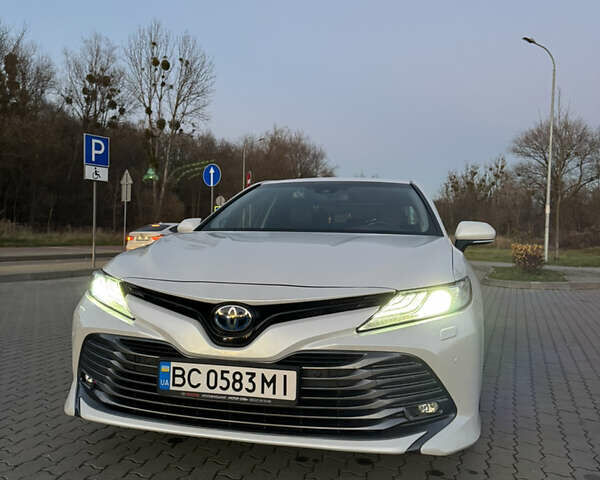 Белый Тойота Камри, объемом двигателя 2.49 л и пробегом 80 тыс. км за 27500 $, фото 1 на Automoto.ua