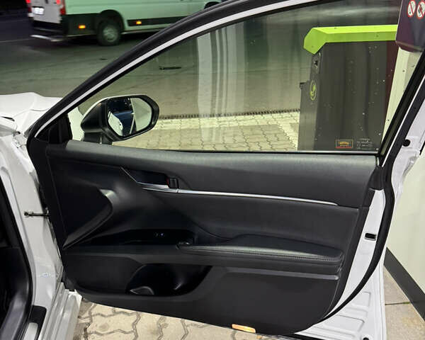 Белый Тойота Камри, объемом двигателя 2.49 л и пробегом 80 тыс. км за 27500 $, фото 22 на Automoto.ua