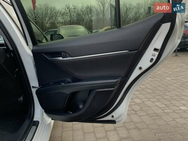 Белый Тойота Камри, объемом двигателя 2.5 л и пробегом 32 тыс. км за 24355 $, фото 28 на Automoto.ua