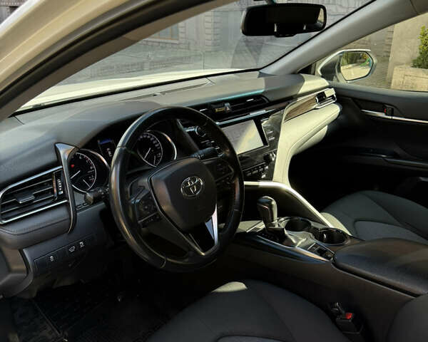 Белый Тойота Камри, объемом двигателя 2.5 л и пробегом 119 тыс. км за 18700 $, фото 14 на Automoto.ua