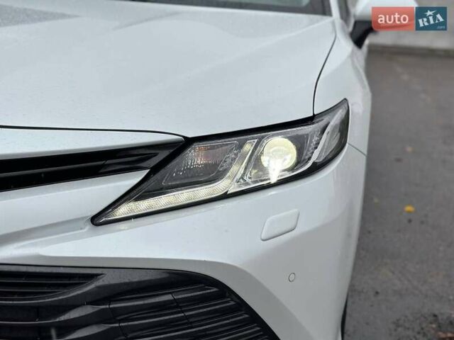 Тойота Камри 2019 в Днепре (Днепропетровске) на Automoto.ua Белый Тойота Камри, объемом двигателя 2.49 л и пробегом 78 тыс. км за 20999 $, фото 2 на Automoto.ua
