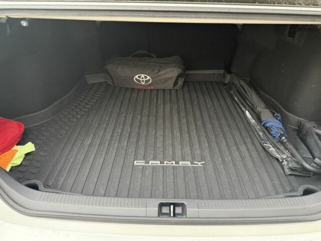 Тойота Камри 2019 в Киеве на Automoto.ua Белый Тойота Камри, объемом двигателя 2.5 л и пробегом 265 тыс. км за 24000 $, фото 10 на Automoto.ua