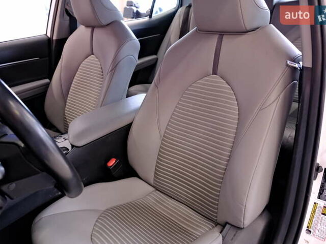 Белый Тойота Камри, объемом двигателя 2.5 л и пробегом 140 тыс. км за 21900 $, фото 33 на Automoto.ua