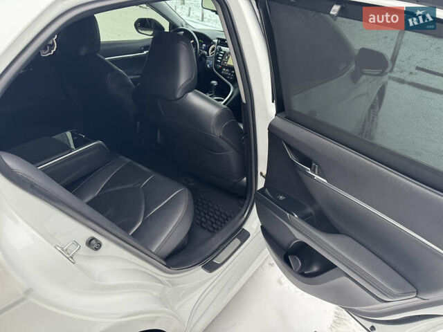 Белый Тойота Камри, объемом двигателя 2.49 л и пробегом 120 тыс. км за 27500 $, фото 18 на Automoto.ua
