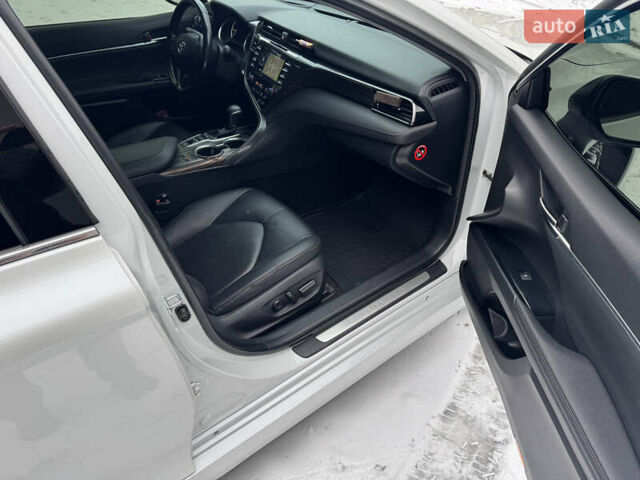 Белый Тойота Камри, объемом двигателя 2.49 л и пробегом 120 тыс. км за 27500 $, фото 16 на Automoto.ua