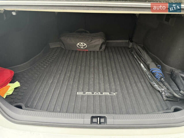 Білий Тойота Камрі, об'ємом двигуна 2.49 л та пробігом 265 тис. км за 24000 $, фото 9 на Automoto.ua