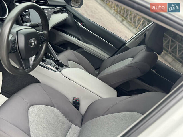 Белый Тойота Камри, объемом двигателя 2.49 л и пробегом 128 тыс. км за 22500 $, фото 21 на Automoto.ua