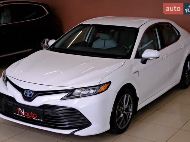 Белый Тойота Камри, объемом двигателя 2.5 л и пробегом 140 тыс. км за 21900 $, фото 2 на Automoto.ua