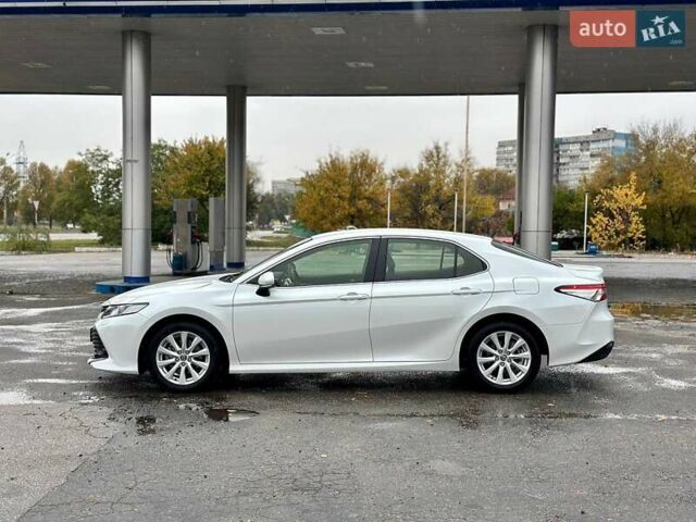 Тойота Камри 2019 в Днепре (Днепропетровске) на Automoto.ua Белый Тойота Камри, объемом двигателя 2.49 л и пробегом 78 тыс. км за 20999 $, фото 5 на Automoto.ua