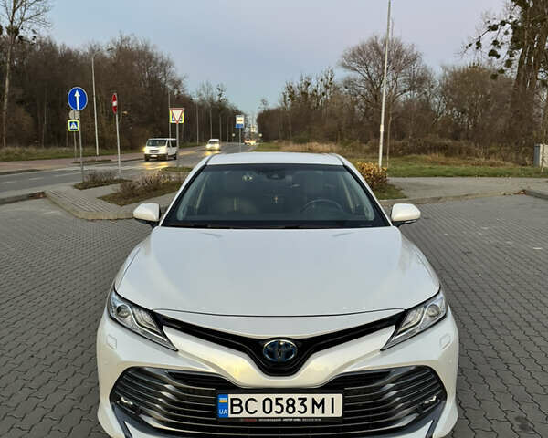Белый Тойота Камри, объемом двигателя 2.49 л и пробегом 80 тыс. км за 27500 $, фото 2 на Automoto.ua