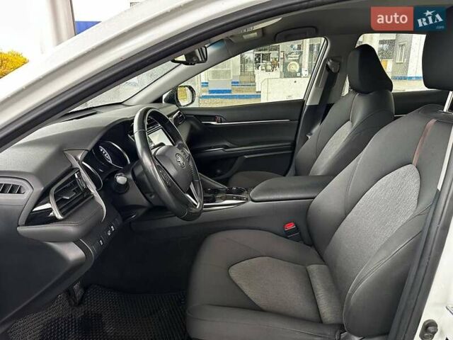 Тойота Камри 2019 в Днепре (Днепропетровске) на Automoto.ua Белый Тойота Камри, объемом двигателя 2.49 л и пробегом 78 тыс. км за 20999 $, фото 14 на Automoto.ua