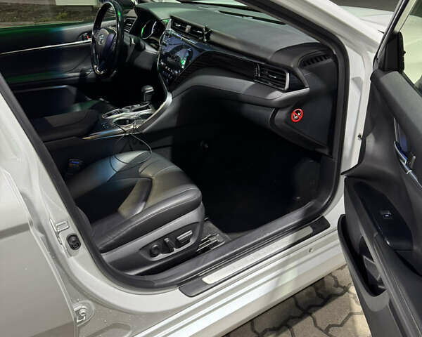 Белый Тойота Камри, объемом двигателя 2.49 л и пробегом 80 тыс. км за 27500 $, фото 21 на Automoto.ua