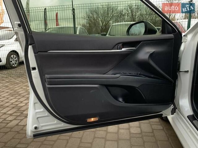 Белый Тойота Камри, объемом двигателя 2.5 л и пробегом 32 тыс. км за 24355 $, фото 22 на Automoto.ua