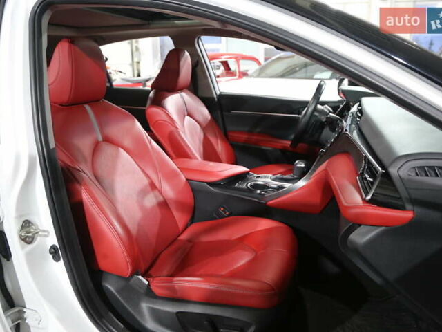 Белый Тойота Камри, объемом двигателя 3.46 л и пробегом 57 тыс. км за 36000 $, фото 4 на Automoto.ua