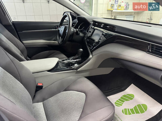 Белый Тойота Камри, объемом двигателя 2.49 л и пробегом 128 тыс. км за 22500 $, фото 19 на Automoto.ua