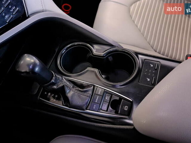 Белый Тойота Камри, объемом двигателя 2.5 л и пробегом 140 тыс. км за 21900 $, фото 21 на Automoto.ua